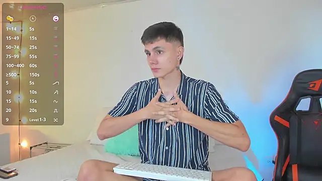 Snapshot of DustinLevine chatting on February 12, 12:33 pm DustinLevine online show from February 12, 12:33 pm