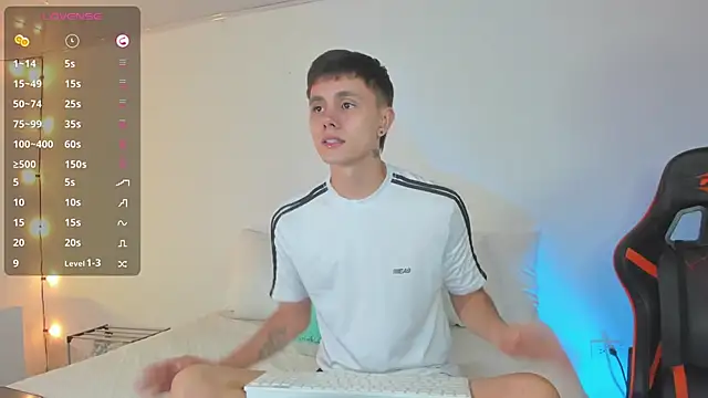 Snapshot of DustinLevine chatting on February 25, 12:36 am DustinLevine online show from February 25, 12:36 am