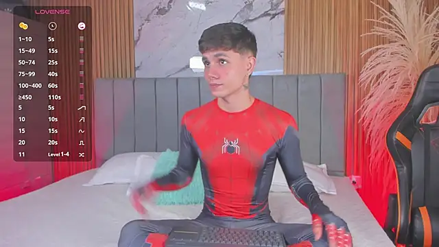 Snapshot of DustinLevine chatting on February 18, 12:23 pm DustinLevine online show from February 18, 12:23 pm