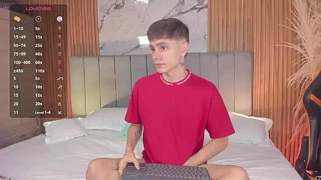 Snapshot of DustinLevine chatting on February 26, 12:15 pm DustinLevine online show from February 26, 12:15 pm