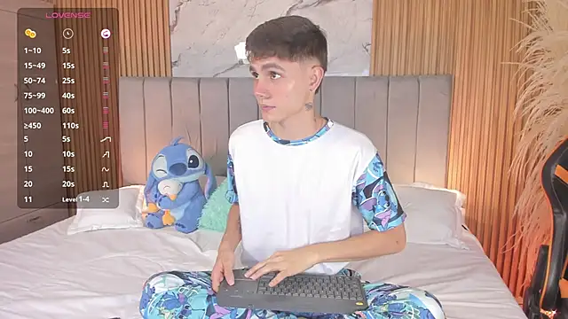 Snapshot of DustinLevine chatting on February 28, 12:55 am DustinLevine online show from February 28, 12:55 am