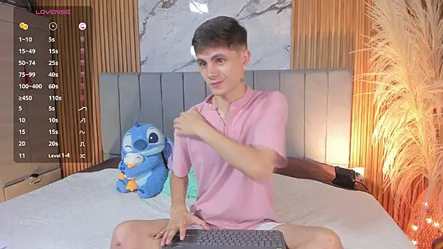 Snapshot of DustinLevine chatting on March 5, 12:17 am DustinLevine online show from March 5, 12:17 am