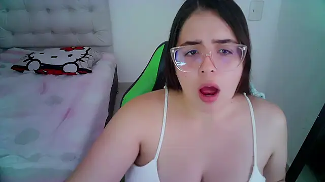 Snapshot of _alicia_z chatting on December 11, 12:44 am alicia z online show from December 11, 12:44 am