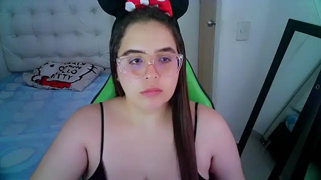 Snapshot of _alicia_z chatting on December 17, 9:16 pm alicia z online show from December 17, 9:16 pm