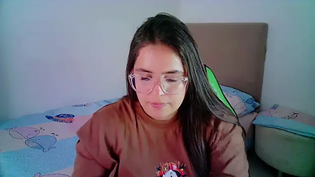 Snapshot of _alicia_z chatting on January 14, 11:58 pm alicia z online show from January 14, 11:58 pm