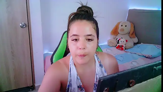 Snapshot of _alicia_z chatting on January 31, 6:14 pm alicia z online show from January 31, 6:14 pm