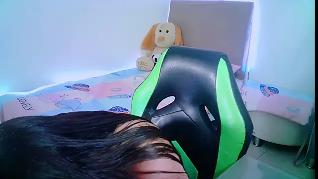 Snapshot of _alicia_z chatting on February 1, 12:18 am alicia z online show from February 1, 12:18 am