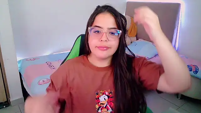 Snapshot of _alicia_z chatting on February 4, 9:10 pm alicia z online show from February 4, 9:10 pm