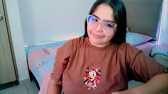 Snapshot of _alicia_z chatting on February 8, 5:50 pm alicia z online show from February 8, 5:50 pm