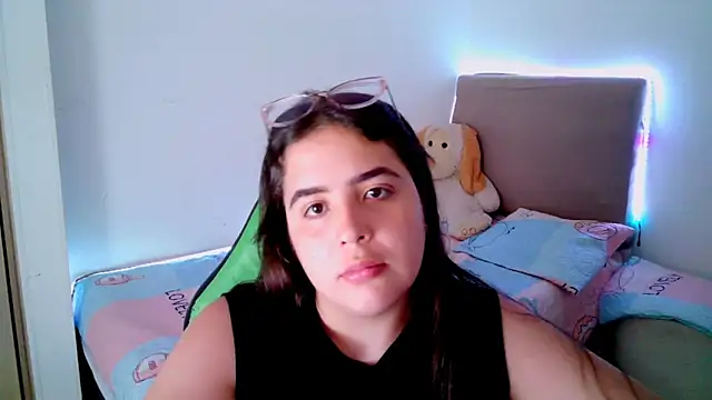 Snapshot of _alicia_z chatting on February 19, 6:10 pm alicia z online show from February 19, 6:10 pm