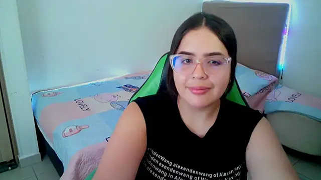 Snapshot of _alicia_z chatting on February 20, 12:19 am alicia z online show from February 20, 12:19 am