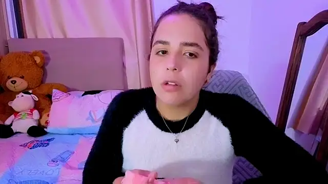 Snapshot of _alicia_z chatting on February 15, 5:26 am alicia z online show from February 15, 5:26 am