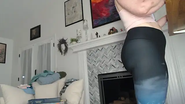 AuroraWillows online show from October 21, 11:00 am