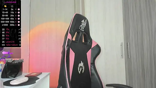 Snapshot of emilyn_grey1 chatting on March 3, 3:42 pm emilyn grey1 online show from March 3, 3:42 pm