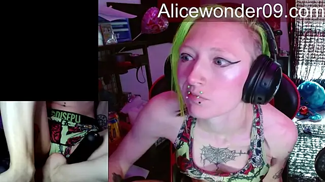 alicewonder09 online show from March 24, 4:12 pm