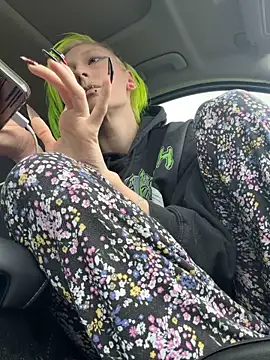 alicewonder09 online show from April 4, 7:11 pm