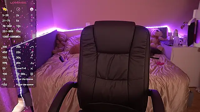 Snapshot of AmandaFiree chatting on February 12, 10:03 am AmandaFiree online show from February 12, 10:03 am