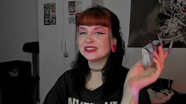 t0riayun0 online show from December 5, 11:18 pm