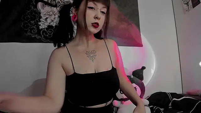 t0riayun0 online show from January 10, 11:18 pm