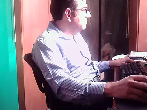 FernandoReuterG online show from October 14, 3:02 pm