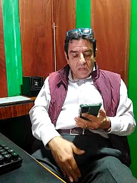 FernandoReuterG online show from December 4, 1:48 am