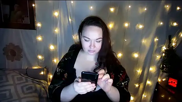 Victoria Marks online show from December 5, 6:11 pm