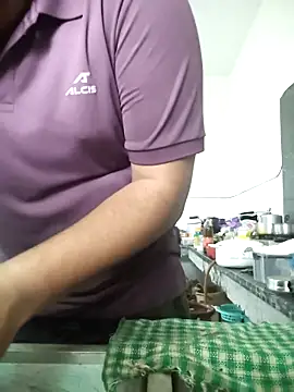 Snapshot of thebrownboi01 chatting on March 10, 2:05 am thebrownboi01 online show from March 10, 2:05 am