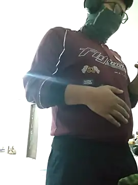 Snapshot of thebrownboi01 chatting on March 22, 11:30 pm thebrownboi01 online show from March 22, 11:30 pm