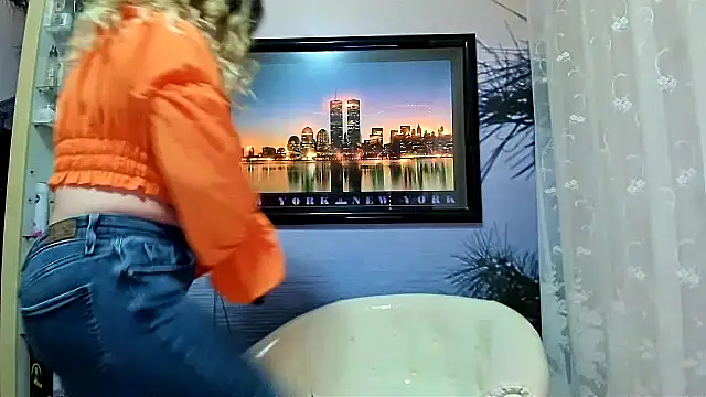 Snapshot of Mature4you44 chatting on February 6, 10:04 am Mature4you44 online show from February 6, 10:04 am