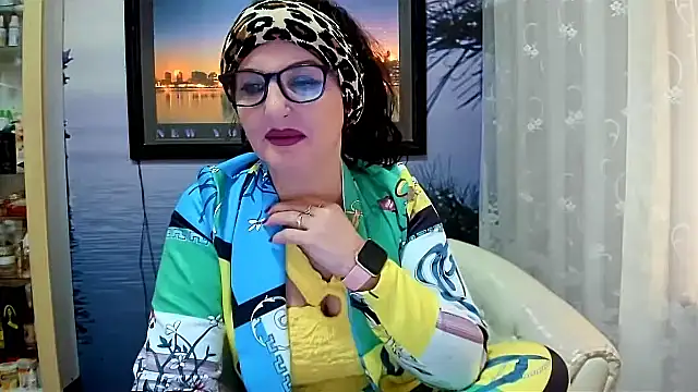 Snapshot of Mature4you44 chatting on February 9, 9:26 am Mature4you44 online show from February 9, 9:26 am