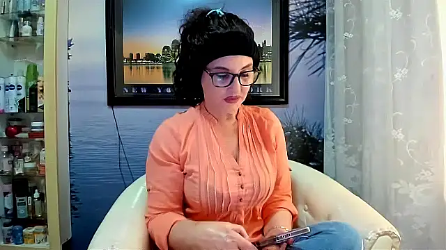 Snapshot of Mature4you44 chatting on February 18, 9:10 am Mature4you44 online show from February 18, 9:10 am