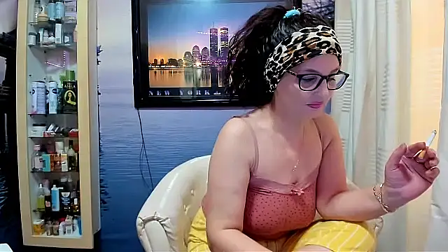 Snapshot of Mature4you44 chatting on March 22, 8:18 am Mature4you44 online show from March 22, 8:18 am