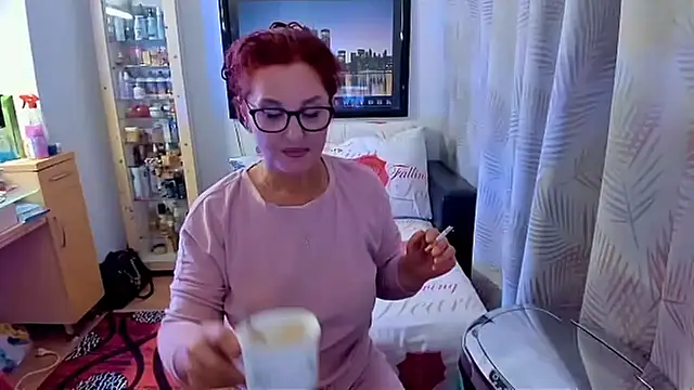 Snapshot of Mature4you44 chatting on September 10, 6:35 am Mature4you44 online show from September 10, 6:35 am