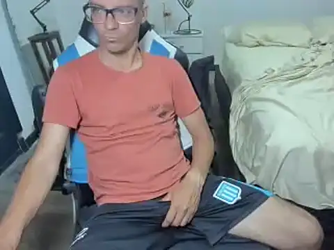 Snapshot of guachin_hunk chatting on December 17, 3:39 am guachin hunk online show from December 17, 3:39 am