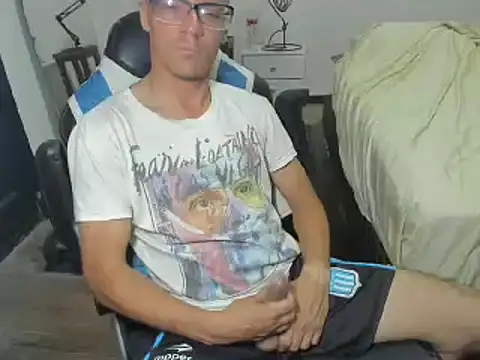 Snapshot of guachin_hunk chatting on December 20, 4:31 am guachin hunk online show from December 20, 4:31 am