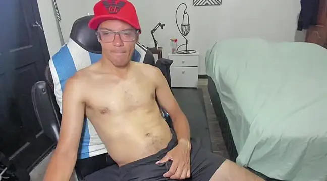 Snapshot of guachin_hunk chatting on January 18, 5:48 pm guachin hunk online show from January 18, 5:48 pm