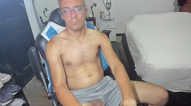 Snapshot of guachin_hunk chatting on February 16, 4:53 am guachin hunk online show from February 16, 4:53 am