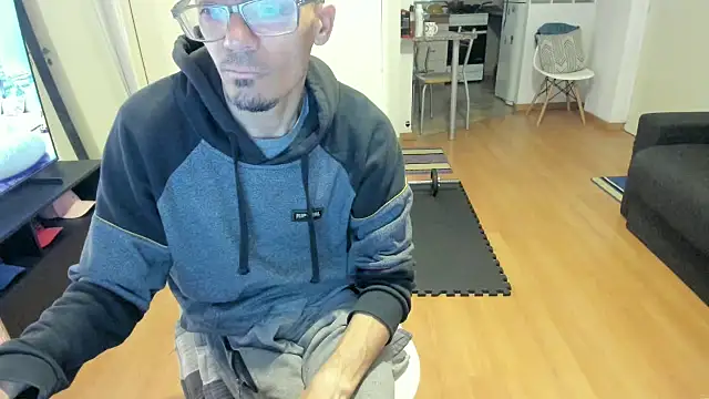 Snapshot of guachin_hunk chatting on September 9, 2:49 pm guachin hunk online show from September 9, 2:49 pm