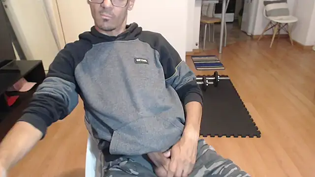 Snapshot of guachin_hunk chatting on October 14, 6:20 pm guachin hunk online show from October 14, 6:20 pm