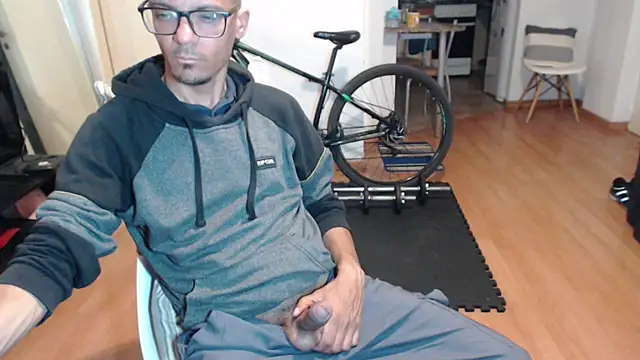 Snapshot of guachin_hunk chatting on October 19, 6:25 am guachin hunk online show from October 19, 6:25 am