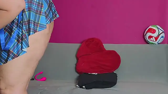 Young Strawberryy online show from July 19, 2:10 pm
