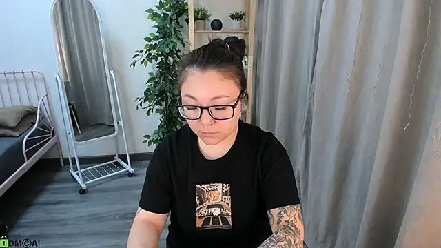 gentle muse online show from April 13, 12:05 am