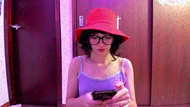 Snapshot of _Lunnaa_ chatting on October 11, 11:58 pm  Lunnaa  online show from October 11, 11:58 pm
