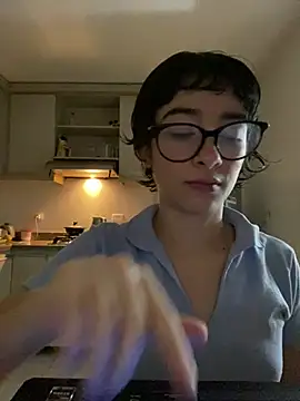  Lunnaa  online show from April 28, 1:59 am