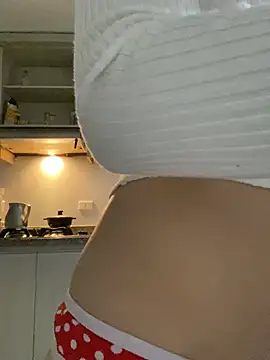 Snapshot of _Lunnaa_ chatting on May 15, 10:50 pm Lunnaa online show from May 15, 10:50 pm