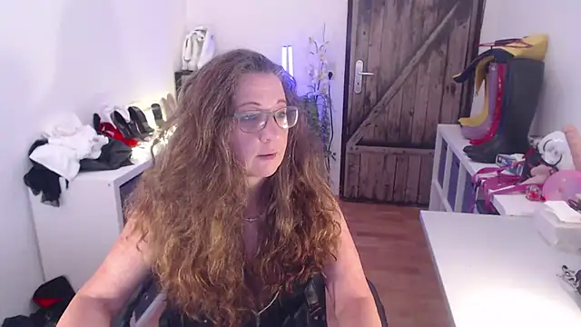 Snapshot of GeilesLuder75 chatting on May 14, 8:43 am GeilesLuder75 online show from May 14, 8:43 am