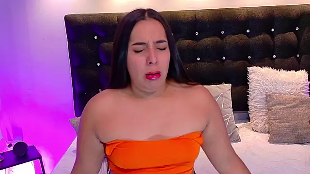 ValenScott1 online show from February 8, 1:01 pm