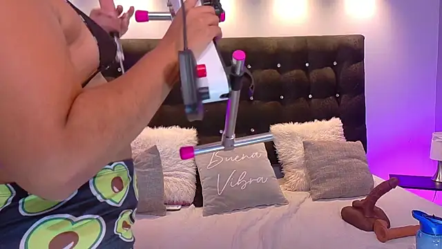 ValenScott1 online show from February 13, 5:01 pm