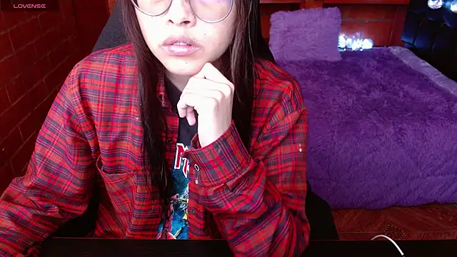 Snapshot of MidoriQuiinn chatting on May 21, 4:14 pm MidoriQuiinn online show from May 21, 4:14 pm