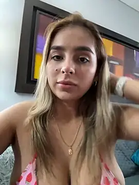 Snapshot of oriana_zoeee chatting on December 1, 9:48 pm oriana zoeee online show from December 1, 9:48 pm